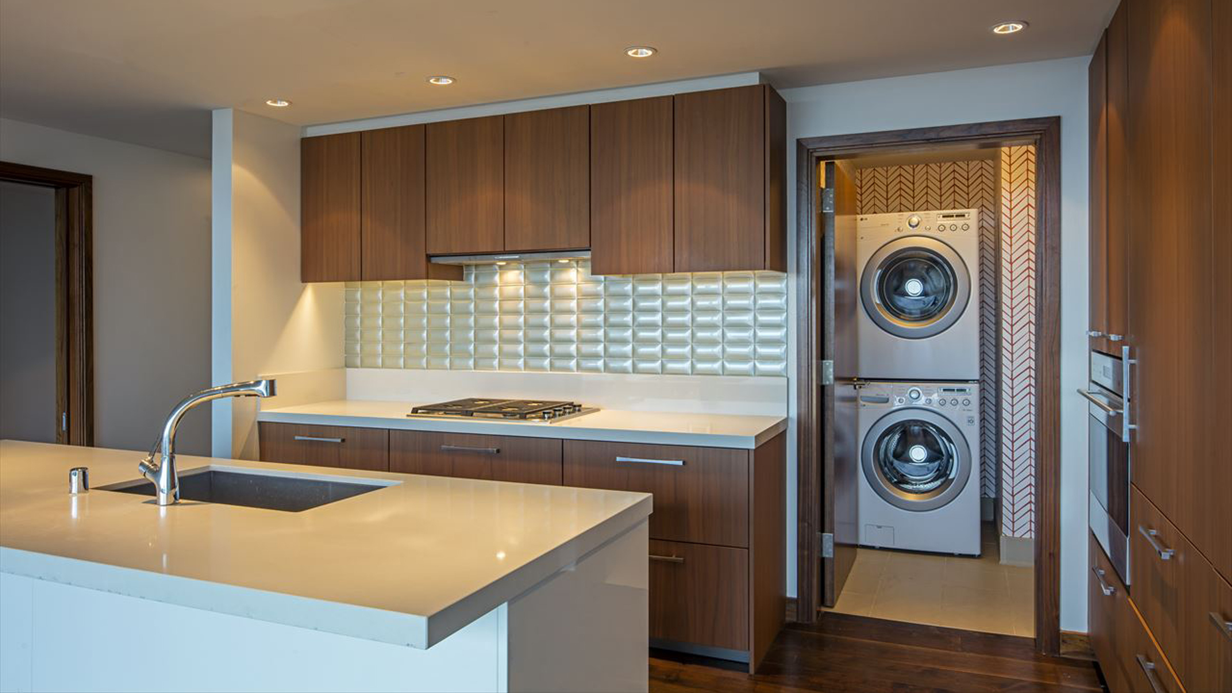 ONE Ala Moana Kobayashi