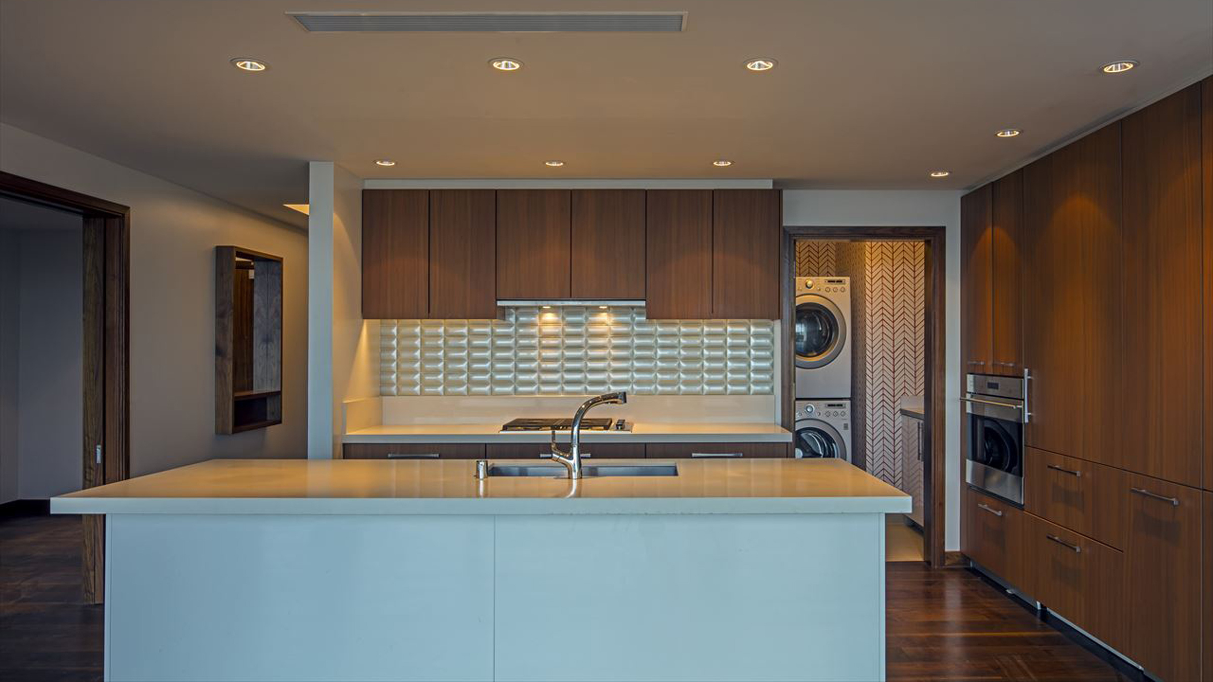 ONE Ala Moana Kobayashi